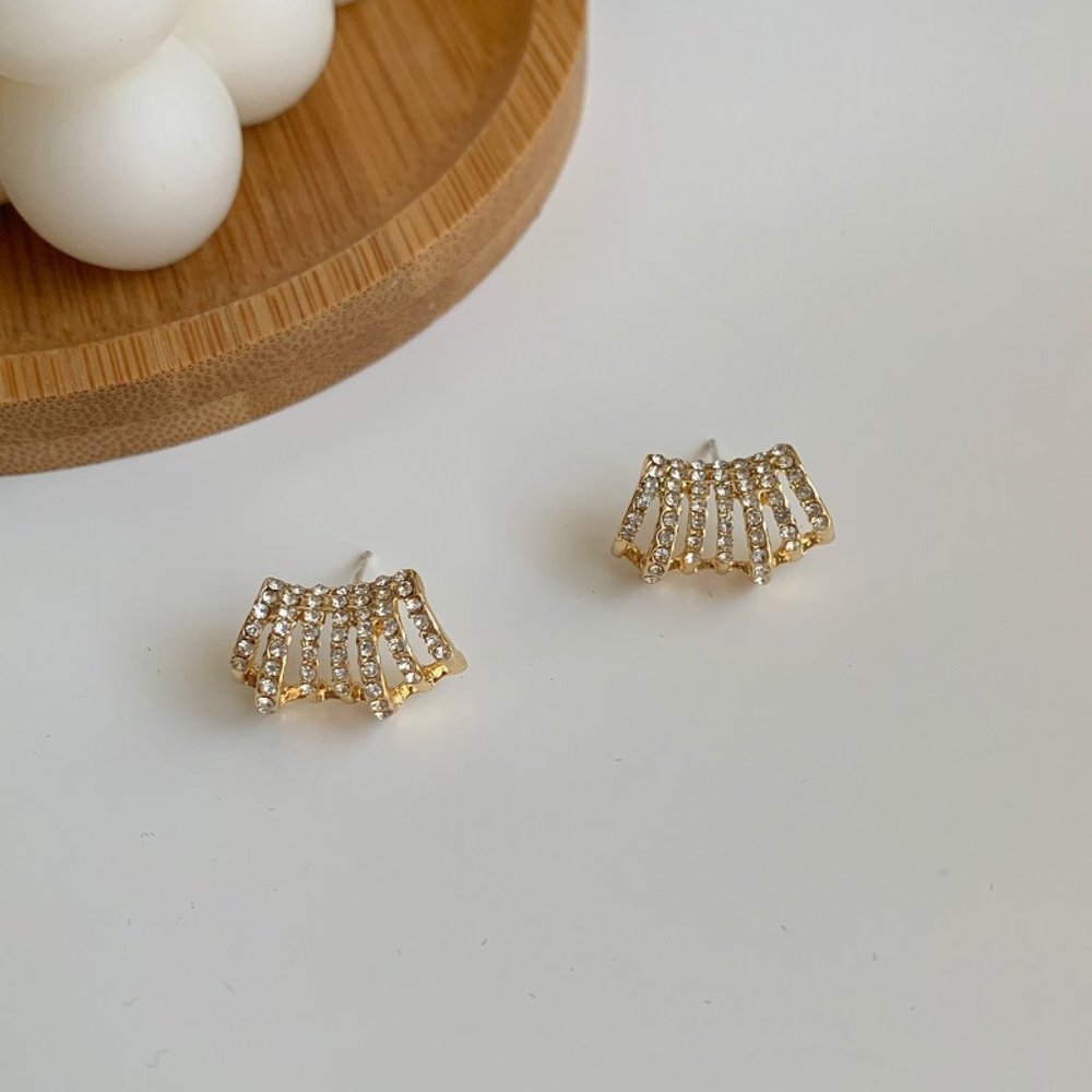 ❣️NWT Rhinestone Stud Earrings❣️